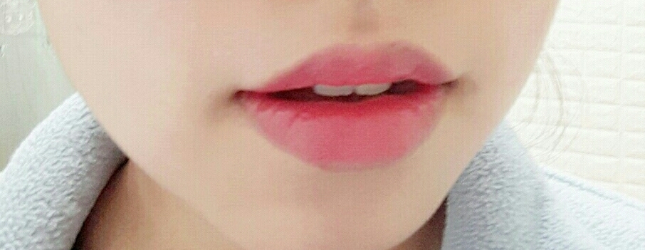 립은 진한핑크색으로 풀로 발라주세요~
저는 좀 밝게 나와서...ㅜㅠ