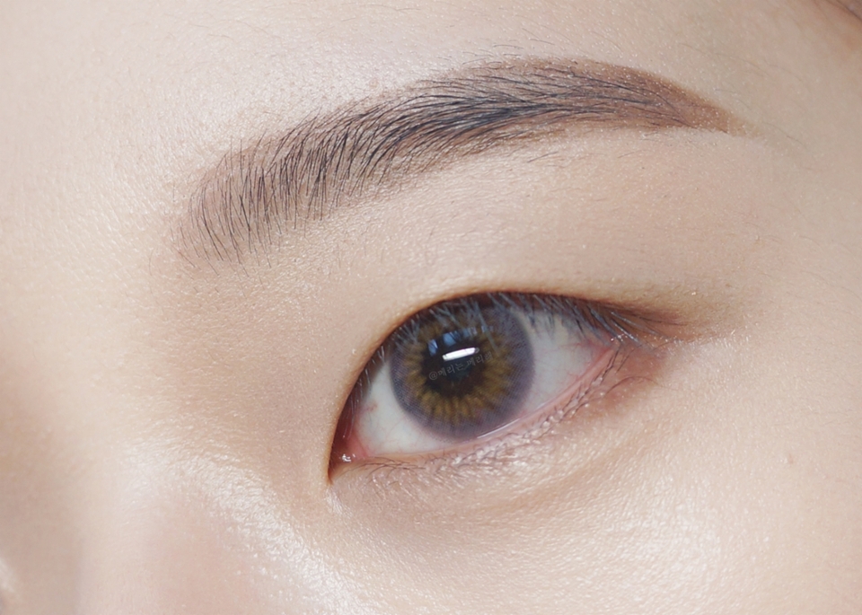 스크류로 문질문질한다음, 
빈 곳이 있다면 좀 더 채워주시고 다시 스크류로 문질러주세요