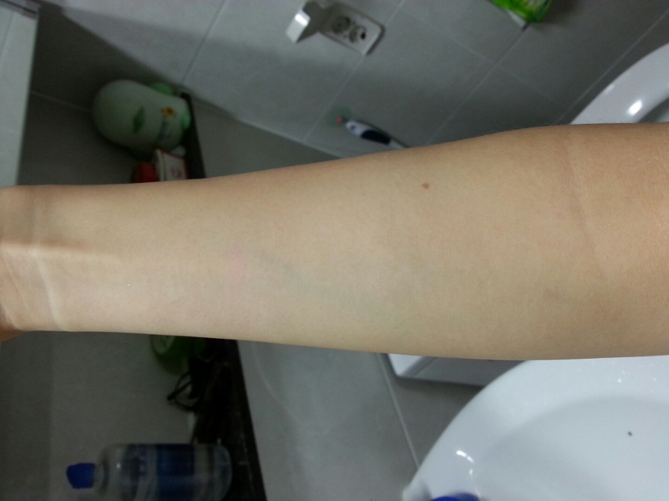 깨끗하게 행궈냈을 때입니딩! 페리페라틴트를 제외하고는 다 말끔하게 지워졌어요!