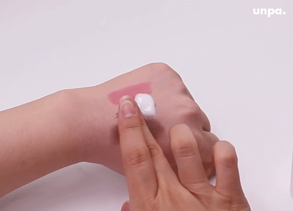 샤워 중에 손에 물이 묻으면 클렌징 오일 사용하기 어려웠지?
이건 젖은 손으로도 ★간편하게★ 사용할 수 있는 클오야
오일 성분을 줄이고 크림 스킨의 전성분 을 그대로 담아
촉촉하고 순한 그 느낌! 고대로 가져왔다구♥
