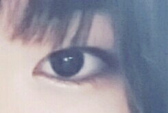 이건 눈물라이너 사고! 눈밑이 뭔가더 삐까뻔쩍하지않나여? 카메라론 잘안나오네요..ㅠ 진심 엄청영롱한 펄감입니다.!

몇일동안써본결과 라이너가안말라서촉촉할땐 괜찮은데 마르면 많이뭉치더라구요 펄날림도조금있구요 넵 그거말곤 매우좋아요! 지속력도굿귯!!