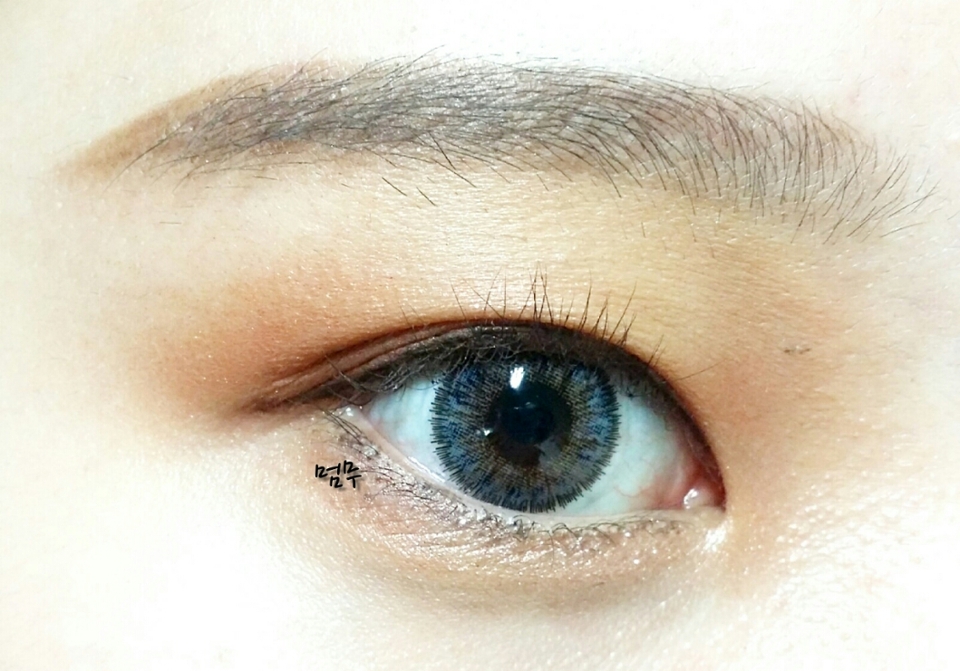 토니모리 백젤 아이라이너 02 브라운
다이소 핑크팝 아이라이너 브러쉬

다이소 핑크팝 아이라이너 브러쉬에 아이라이너를 묻혀 점막을 채워주세요