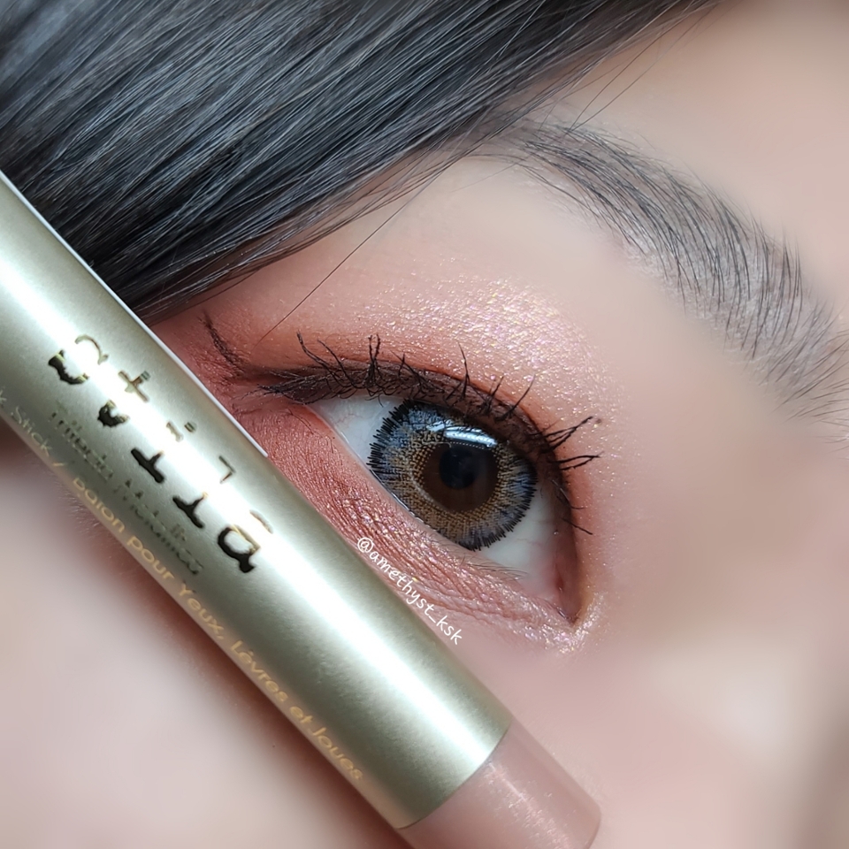 저는 핑크핑크한 메이크업에
활용을 해보았습니다!

존재감 넘모 이쁜거아닌가용 ❣❣




