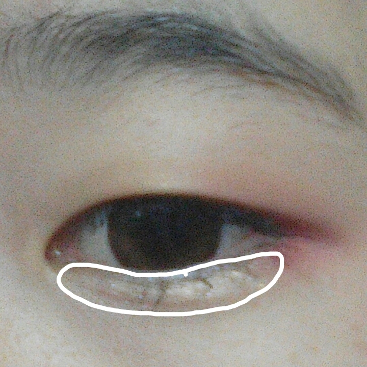 마스카라하시구,
에뛰드애굣살스틱을밑에발라주시면끝:)♡