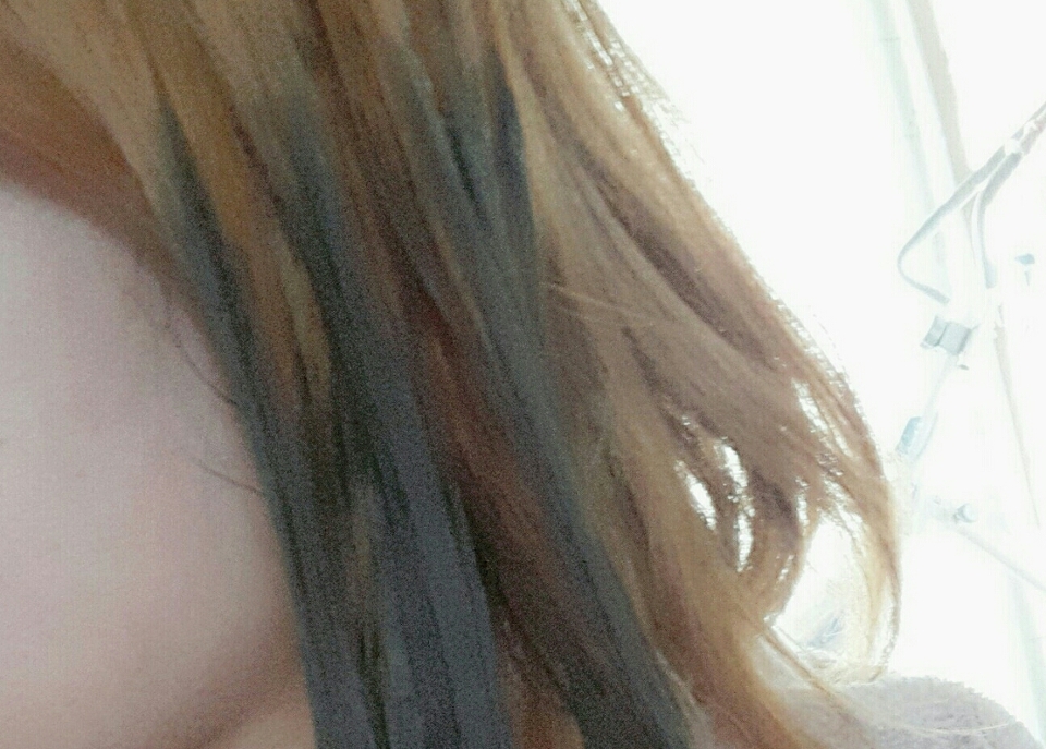 바르자 마자 파랗게 변해서 정말 놀랬는데 감고 나니 색이 예쁘게 잘 나온거 같아요^^ 만족만족 ㅎ