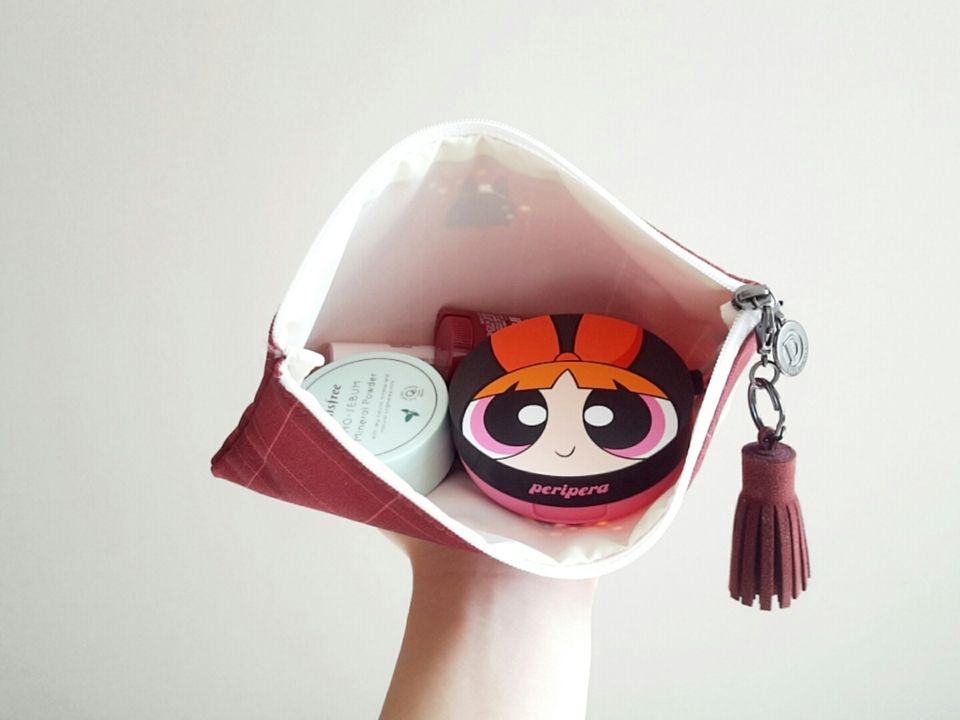 안에를 열면! 쿠션이 절 쳐다보고 있네요😊






그람 제품 소개를 해볼게요!