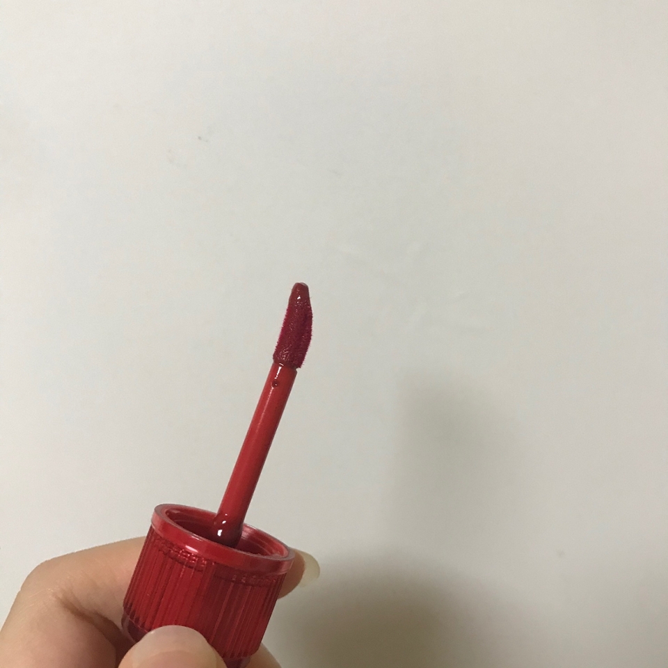 팁 옆면은 저렇게 생겼어용! 바르기 되게 쉽게 만들어 져있더라구용 