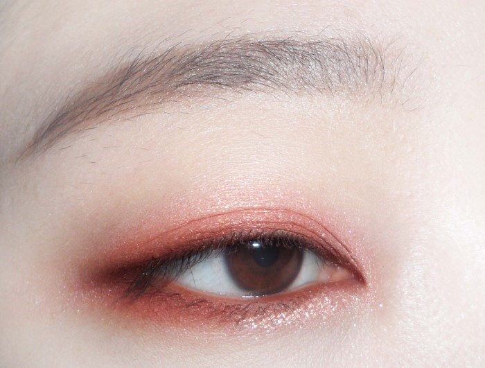 
아까 사용했던 구데타마 4구에서
가장 어두운 브라운컬러가 있어요 !
고걸로 눈뒷쪽 음영을 더 줬어요 !
버건디 벽돌브라운 올려줬던 언더 뒷쪽과
라이너 그릴 부분에 어두운 고동색으로  음영 주기
