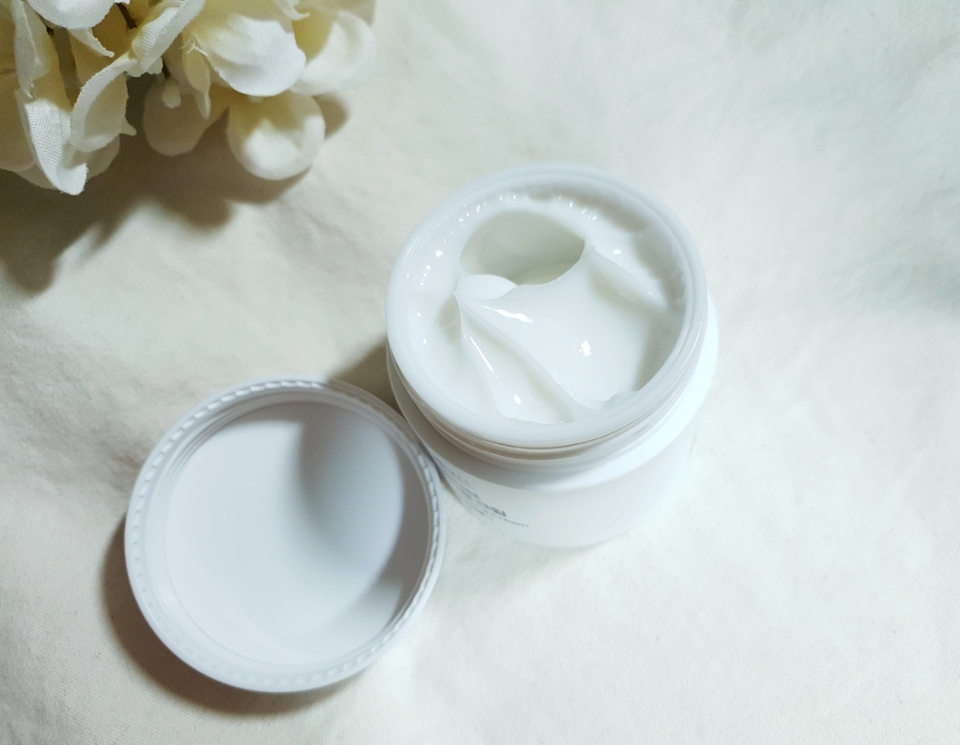 제형이 되게 폭신폭신? 포실포실? 해요ㅋㅋㅋㅋㅋ
저기 뛰어들면 푹신할것 같아요