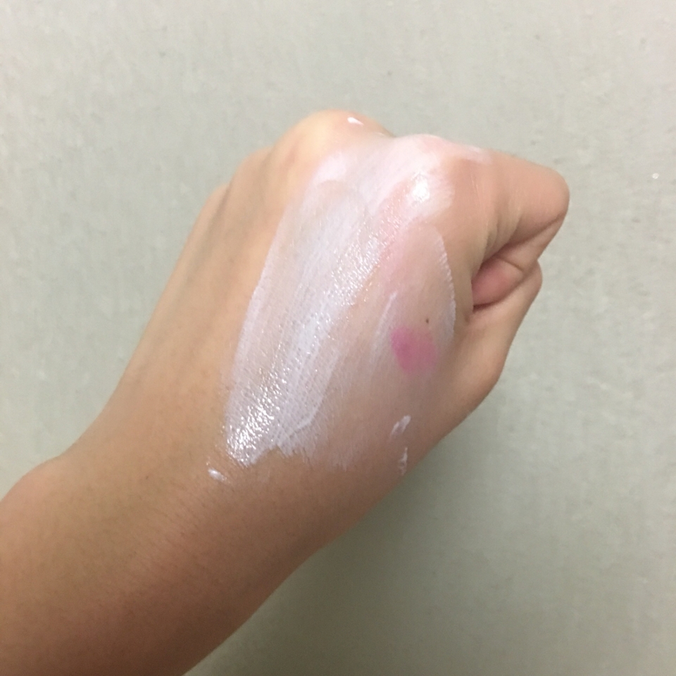 (손에 틴트 착색된 건 무시해주세호 😄)
촉흐촉흐하게 잘 발리네오😘 
