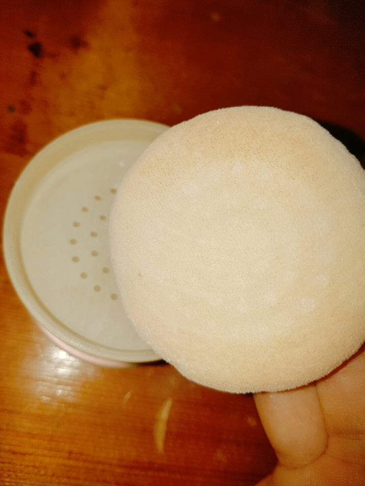 저 동그란 모양이 거의 안남을정도로 털어내 줍니당
잔여물로 두들겨주세용 두세번 반복하면 보송해져요!