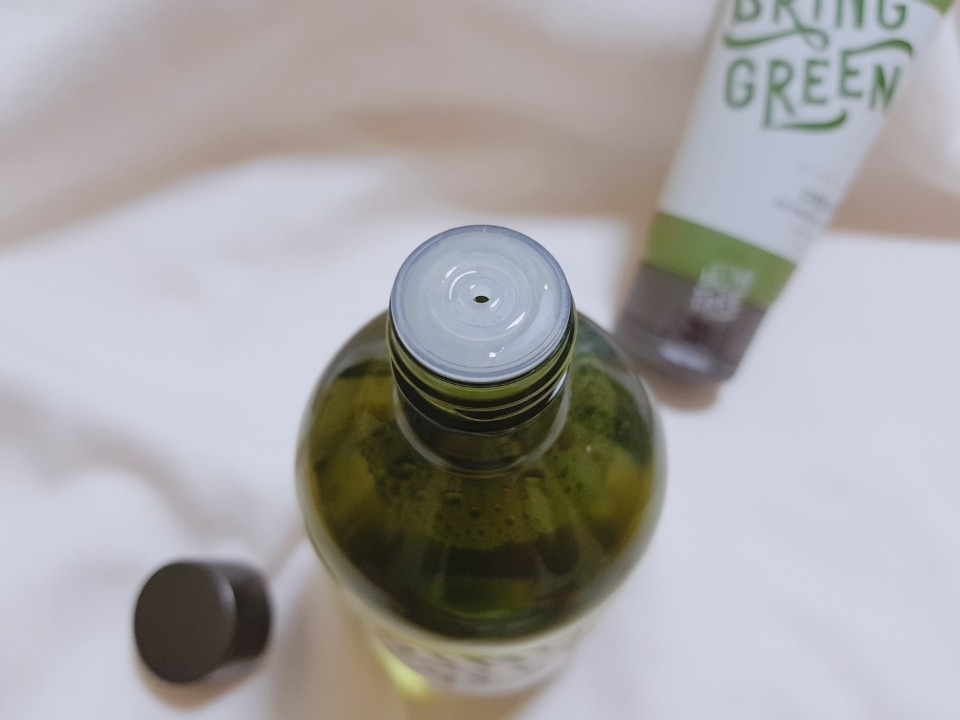 토너는 펌프형식이 아닌 직접 덜어내서 쓰는형식이에요!!