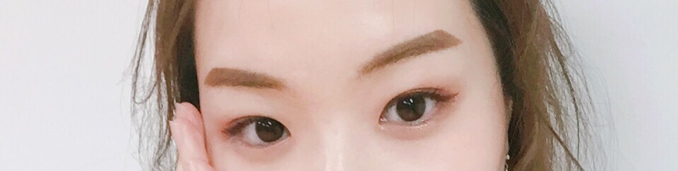 한창 많이 바르고 다녔던 조합!
융드레스+여인의코트+쉿!비밀이야+프리마돈나 💕💕 융드레스는 전체에 펴바르지 않고 눈꼬리쪽만 포인트로 살짝 얹어주어요😀