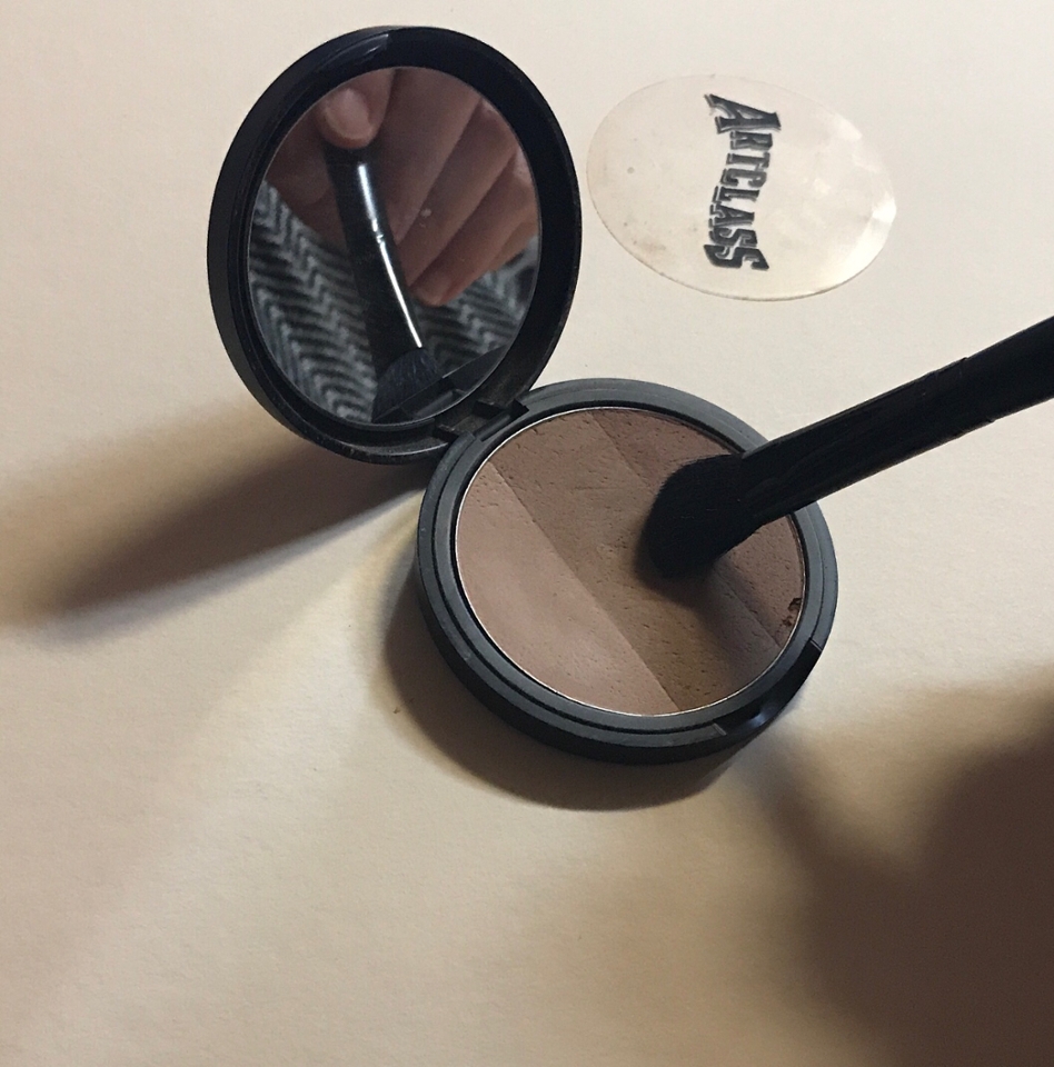 투쿨포스쿨의 두번째, 세번째 칸의 색상을 브러쉬에 적당히 묻힌다음, 