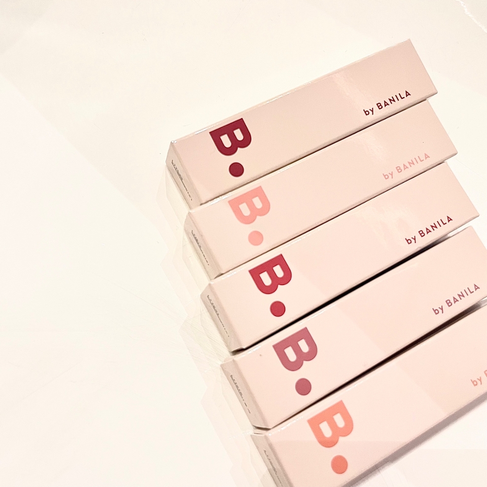 패키지 외관은 바닐라코 로고와 각각의 컬러를 나타내는 컬러로 포인트를 주면서 전체적인 배경 컬러는 누디한 살색 핑크였어요!

​