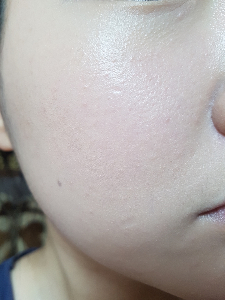 2번 발라밨어요! 확실히 커버가되었고 밀착도 잘 되어서 피부표현이 잘되었어요~