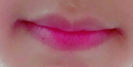 마지막으로 틴트와 (저는 수제립밤)립밤만바르면끝!!-
저번에올린 뷰티팁이 인기가있어 감동이에요ㅠ
더열심히 올리겠습니다:)