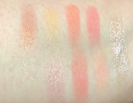 제가 발색이 약한거 같다고 생각했던 이유는
바로 요 팔목발색 때문이었어요
파데 베이스나 프라이머도 없이 맨 살에 바르면
은은한 정도로 밖에 발색이 안 되더라구요