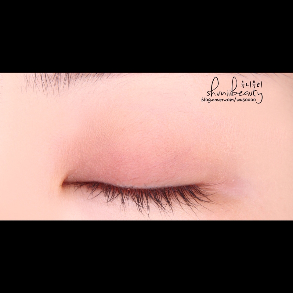 마지막으로 바비브라운 앤티크로즈 단독 발색샷!
제 기준 웜코코아=빈티지로즈 > 런던아이 > 부드러운밀크초코 순으로 비슷했어요:)
저는 더페이스샵 빈티지로즈 강추합니다!