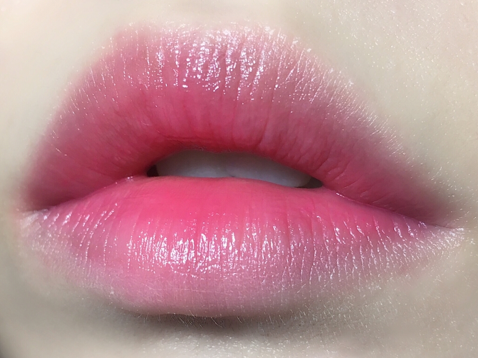 먼저 그라데이션!!

헉 너무 예쁘지 않나요😭


막 흰끼가 너무 낭낭해서 부담스럽게 뜨거나 하지 않고, 적당한 채도를 가진 아쥬 예쁜 핑크립이에요ㅎㅎ