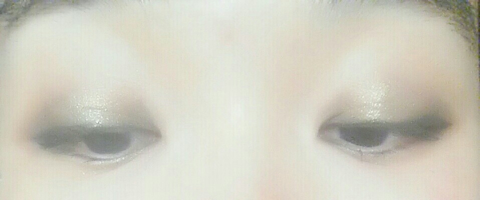 제가 좋아하는 똥파리색 섀도입니당ㅋㅋㅋ