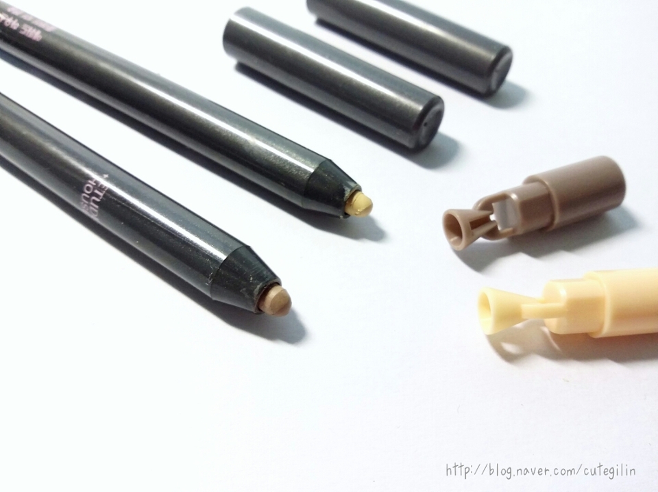 에뛰드 하우스 플레이 101 펜슬
(7호, 42호)
정가: 6000원/ 구입처: 에뛰드 하우스

50여 가지의 색상이 있습니다

오토 타입이며, 내장샤프너가 있습니다.