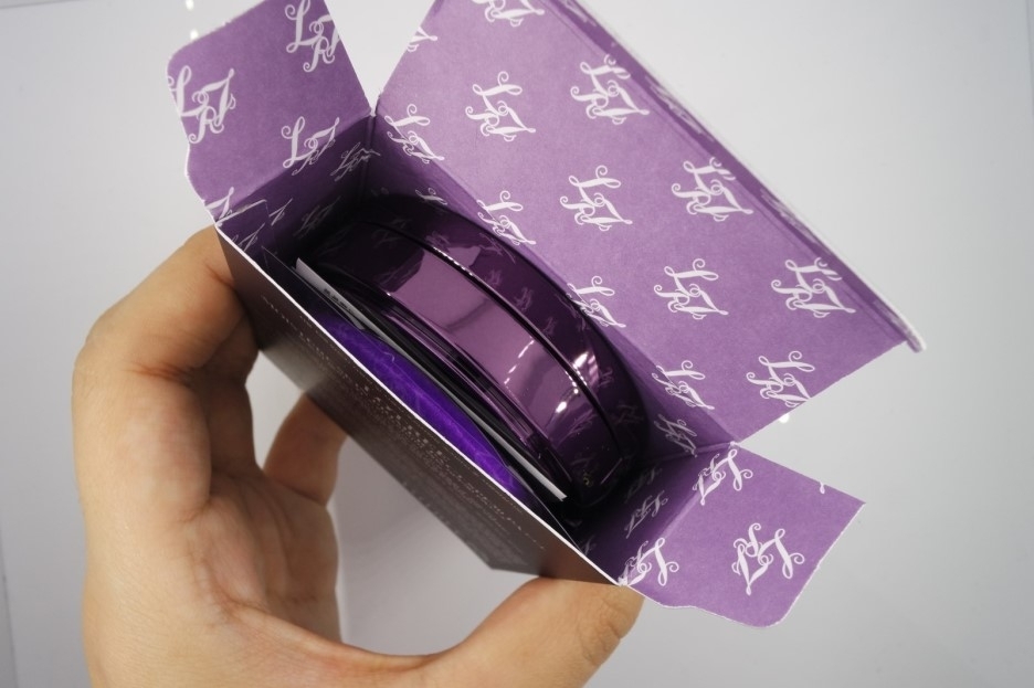 로트리 특유의 예쁜 보라색케이스!
유광재질이고 박스내면에도 고급스러운 로고가 그려져있어요
