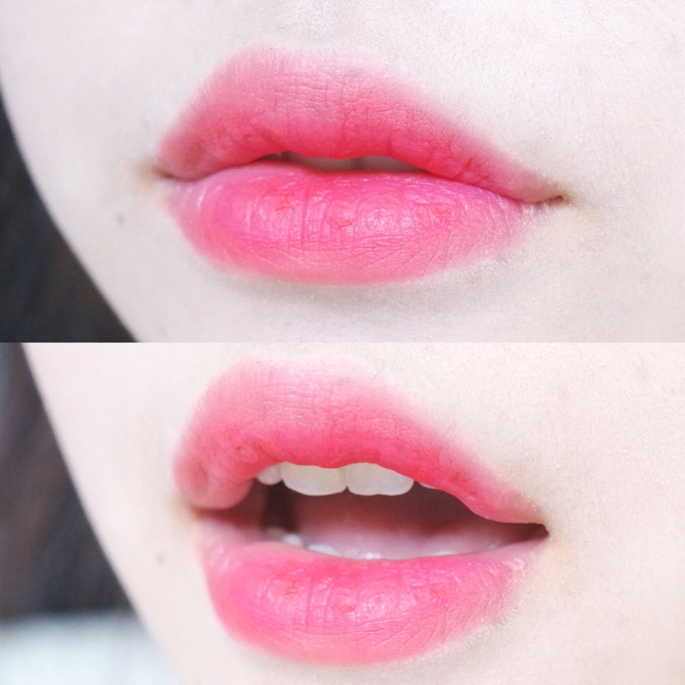 톤알못끝
제 입술에서는 핑크레드로 발색되네요 ㅎㅎ
두껍게 바르면 다홍끼가 많이 도는데
전 요정도로만 얇게 발라요~
요거는 거의 99% 온고잉될거같은
예쁘고 데일리한 컬러네요

연핑덕이라 개인적인 취향은 아니지만
학생들이 정말 좋아할 컬러에요
