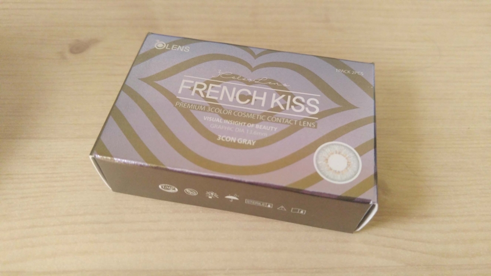 외관은 이렇게 ! 
프렌치키스라더니 ㅋㅋㅋ입술모양으로 되어있네요 ㅋㅋ
브라운도 샀는데 브라운도 똑같은 디자인이에요 ㅠㅠ
리뷰로 들고오던지 다른리뷰 남길때 써볼게요 !