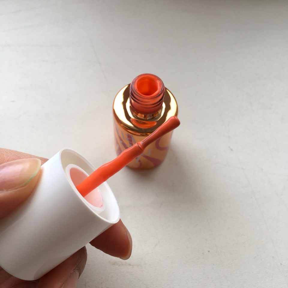 어플리케이터는 매니큐어 처럼 생겼어요ㅎ