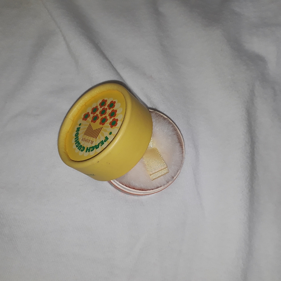 더페이스샵 블러셔

- 색상이 여리여리의 정석
- 내장 퍼프가 있어서 사용하기 좋음
- 베이스로 깔아도 이쁘고 단독으로도 이쁨 그냥 색이 데일리로 쓰기 너무 좋음

- 케이스 부실 왕부실..

✔ 케이스만 빼면 진짜 좋음