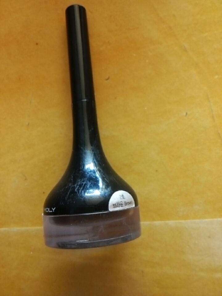 제 눈을 책임지는 아이라이너!
토니모리 백젤 아이라이너 2호 브라운 입니당😀