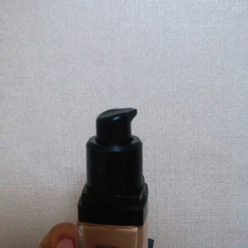 펌프식으로 짜서 쓰는데 니 펌프는 별도구매 입니다