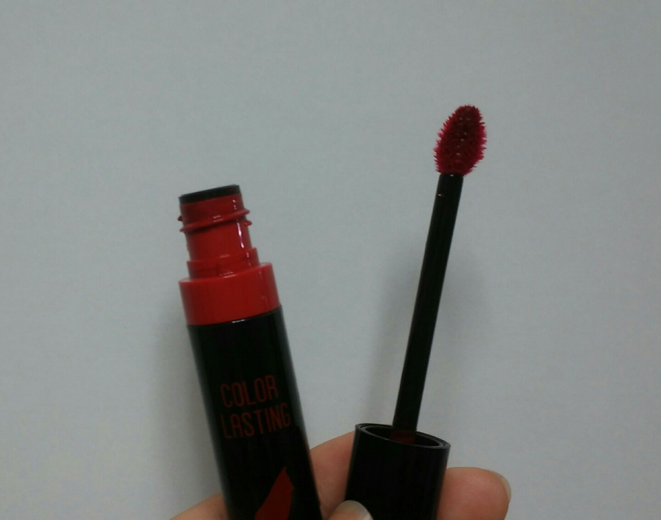 제가 제일좋아하는 베스트1 틴트!!!!!✨
13호 더레드입니다!
진짜 얼굴톤도 밝게해주고 딱이쁜 빨강이에요!! 
좀너무레든데? 할수있지만 그라데이션하면 너무이쁘고 착색력이...👍👍
추천합니당♥