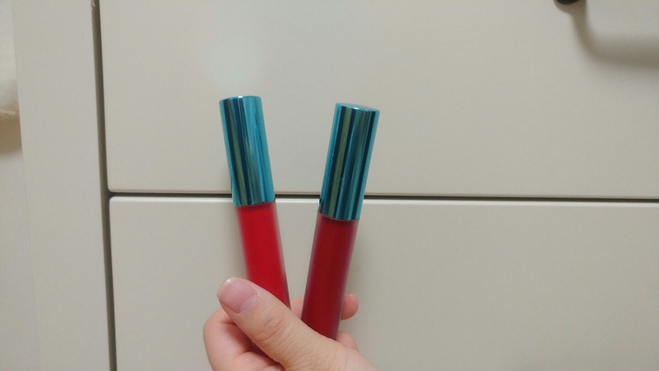 디자인은 이런식으로 손잡이가 민트유광색입니당