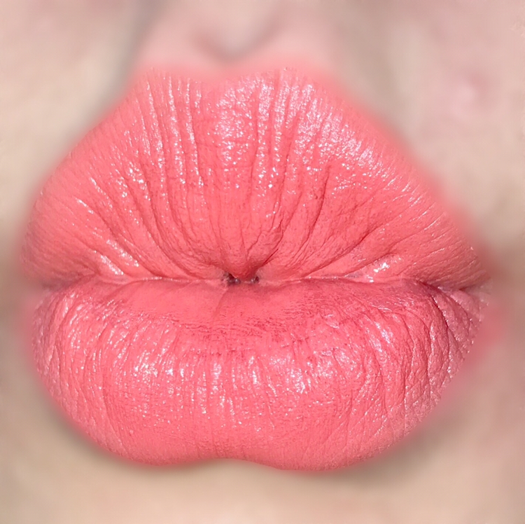 이니스프리 비비드 코튼 잉크 컬러는 워낙 유명해서

많은 분들이 구입하시고 사용하실 것 같은데

이번 무드코랄 컬렉션 제품은 더 예뻐서

꼭꼭! 추천해드리고 싶어요 ^_^ b

저는 나머지 색상들도 다 구매할 예정입니다 ㅎㅎ