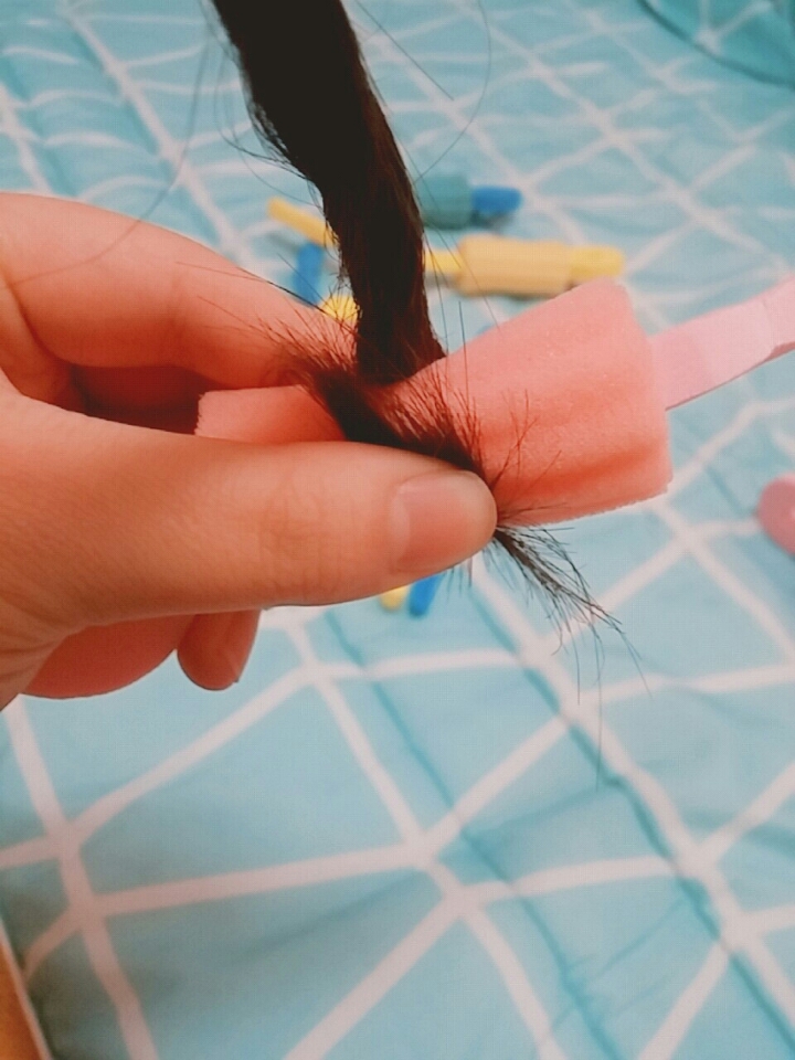 그다음 이 부분에 머리카락을 얹고