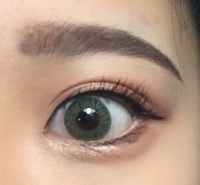 눈 ✨ 번쩍 ✨떠서 전체 다 보여드릴게요 👁
진짜진짜 사진찍을때도 예쁘고, 주변에 친구들이 어떤렌즈인지 계속 물어볼정도로 예뻐요 ㅠㅠ❤
초록색 렌즈 한번 껴보고 싶으신분들 한번 껴보세요!






지금까지 정인츄의 렌즈 리뷰였습니다 😊💝

