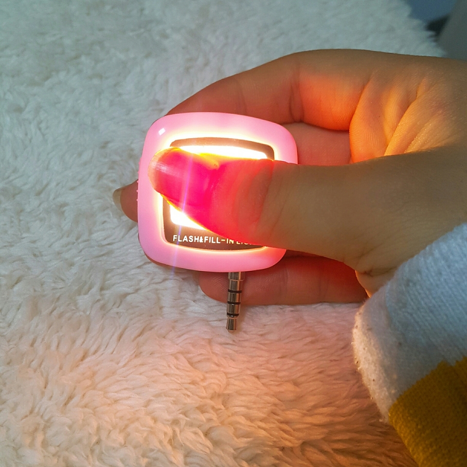 이렇게 이 핑크색후레쉬만 그런진 몰라도 약간 노랗더라구요!ㅠㅠ
그부분은 감안하고 구매하세요!