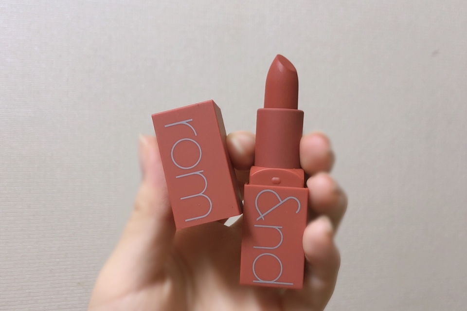 색상만 내용물과 같은 색상으로 무광이에요