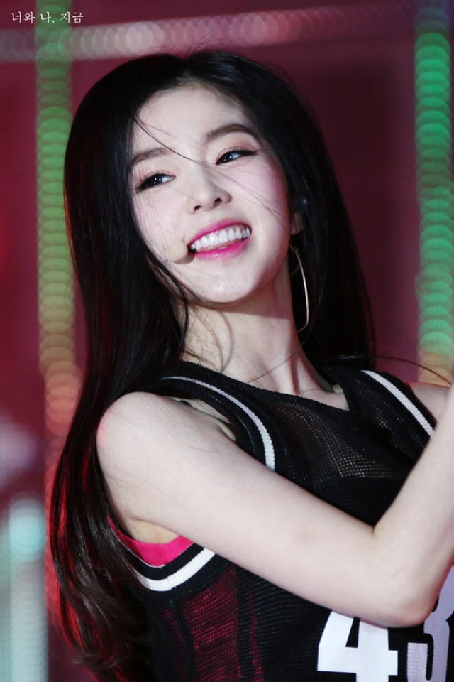 
웃는게 넘나 상큼돋는 아이린ㅠㅠㅠㅠ너무 예쁘자나ㅠㅠㅠㅠ