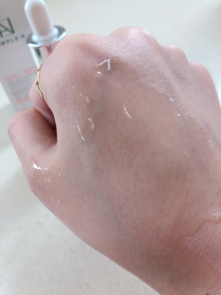 문지르면서 펩타이드실이 다 으깨질때까지 계속
피부에 흡수시켜주시면 되용!!