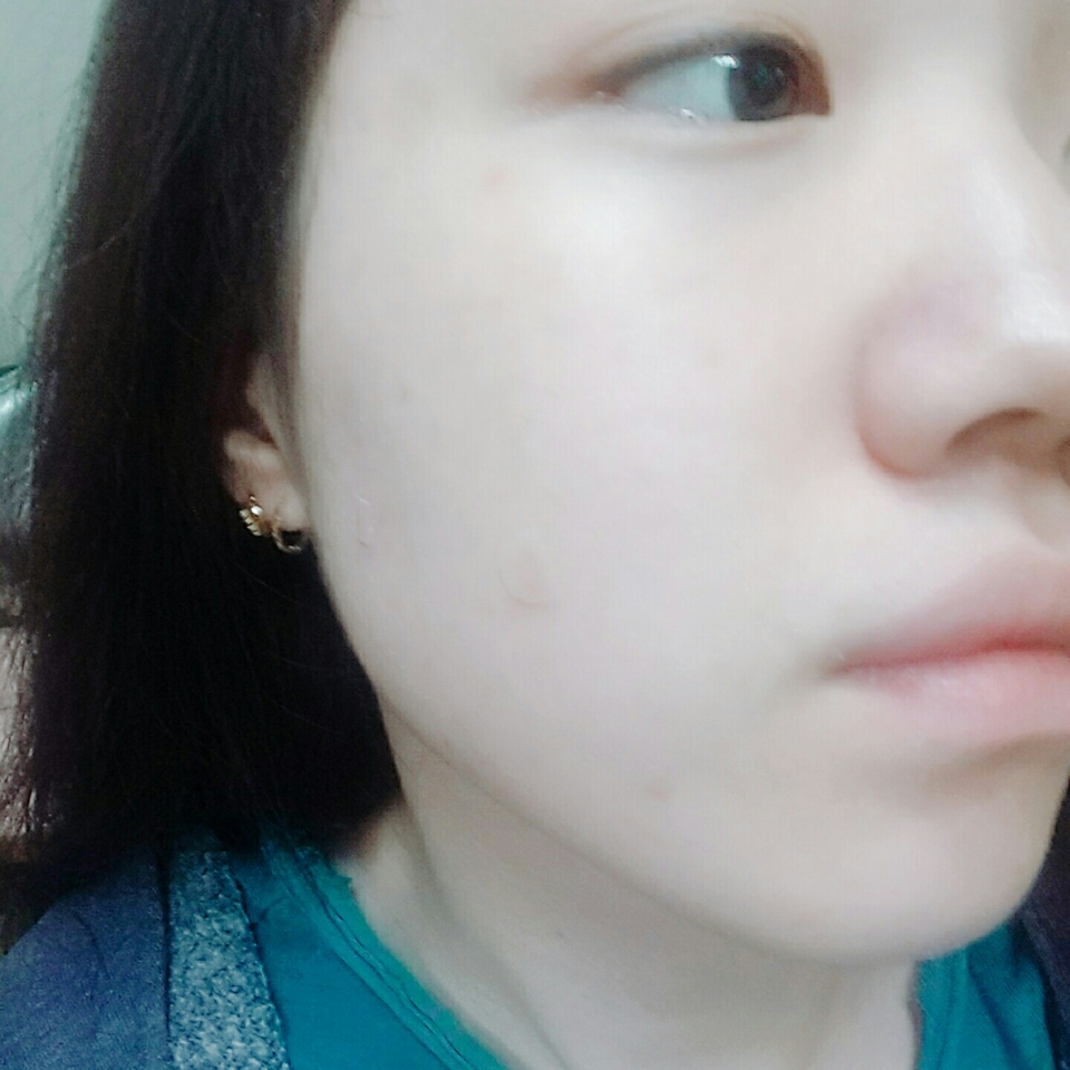 쌩얼....이예요☆ 
쌩얼은 부끄럽지만 기초 리뷰에는 어쩔수가 없으므로...ㅎ
