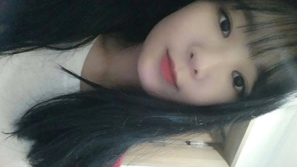 진짜완전여리여리해보이고 피부도환해보이고 ㅠㅠㅠ