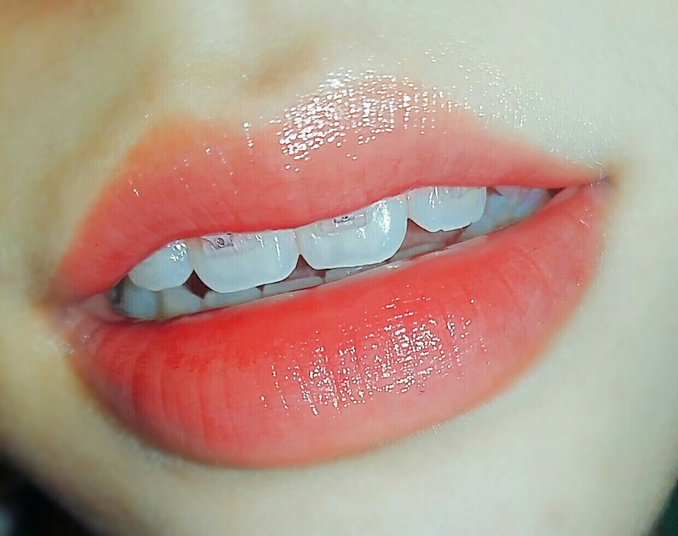 더 진하게 바르면 요정도에요 Xp
진하게 발라도 이쁘고 연하게 발라도 정말 색은 이쁩니다ㅜㅜ!
웜.쿨 상관 없이 발라도 예쁜 색인것 같아요 👍👍