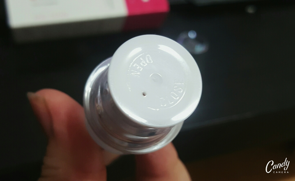 뒤에서 오픈 쪽으로 돌리고
주사기를 누르는것처럼 누르면..!!