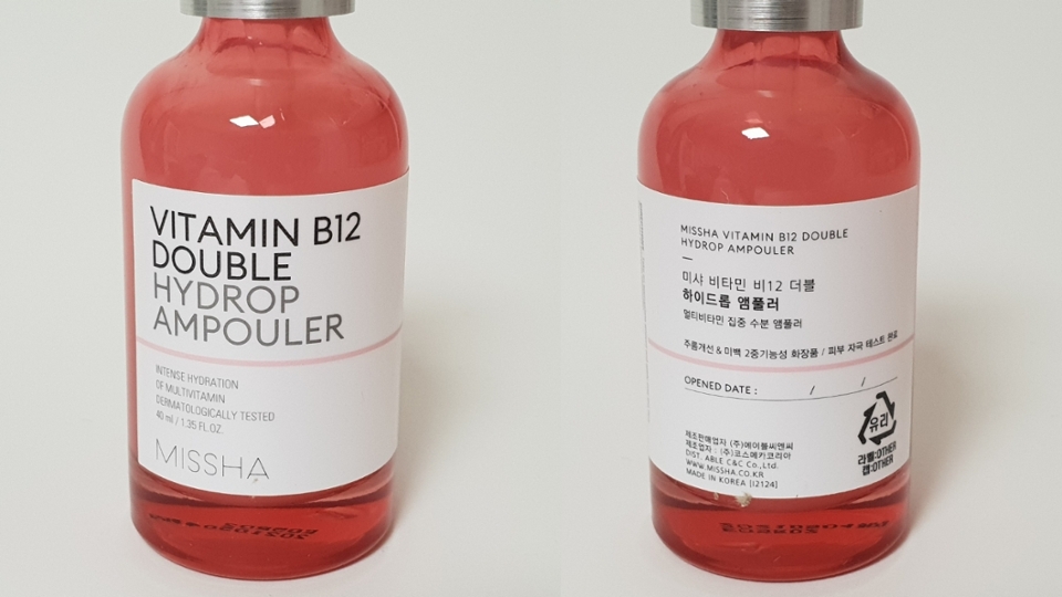 핑크병이 너무 예쁜 앰풀러 예요! 겉은 핑크병이지만 내용물은 약간 불투명한 흰색이예요! 또 병 뒷면에 OPENED DATE 라고 써져있어 처음 개봉한 날을 적는 칸이 있어서 좋은것 같아요!