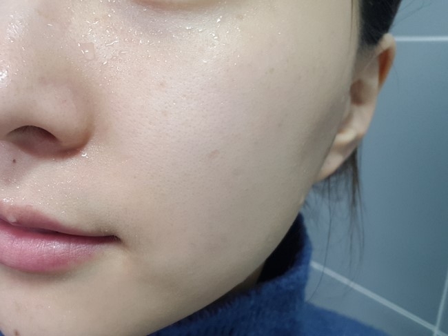 :: #클렌징 순서 4단계 ::

#세척 은 흐르는 물에서 20번!

클렌징 단계를 거치면서 피부진정에 신경을 쓰긴 했지만 

4단계를 잘못하면 말짱도루묵 ! 

마지막 세안 은 흐르는물에서 20번이상 헹궈야해요~ 

물로 충분히 헹궈서 남은 미세먼지와 비누를 제거해요