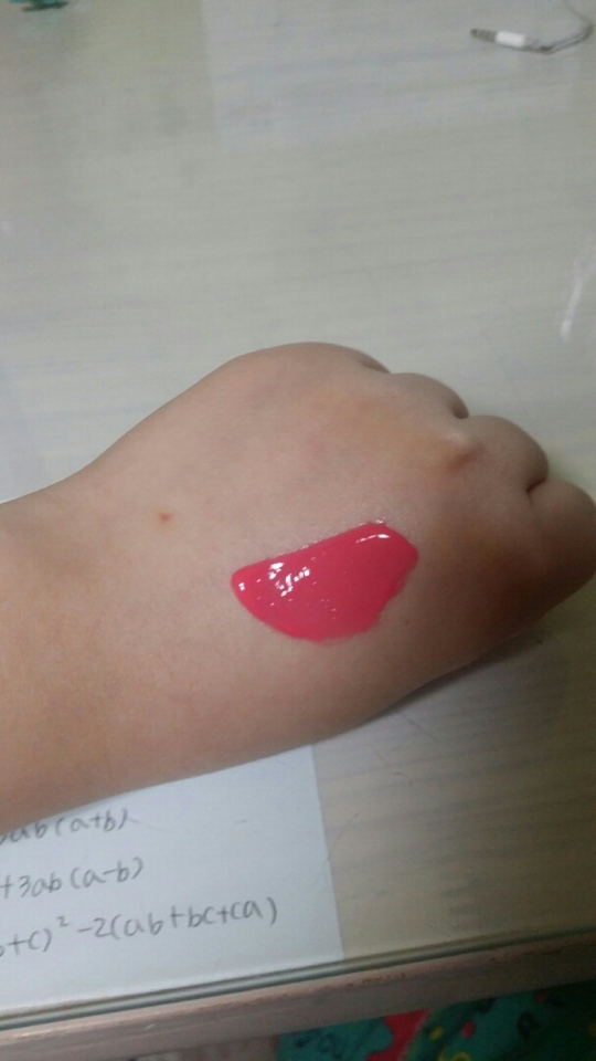 사진에는 색상이 조금 진하게 나왔어요~ 실제로 보면 딸기우유색보다 좀 진해요^^