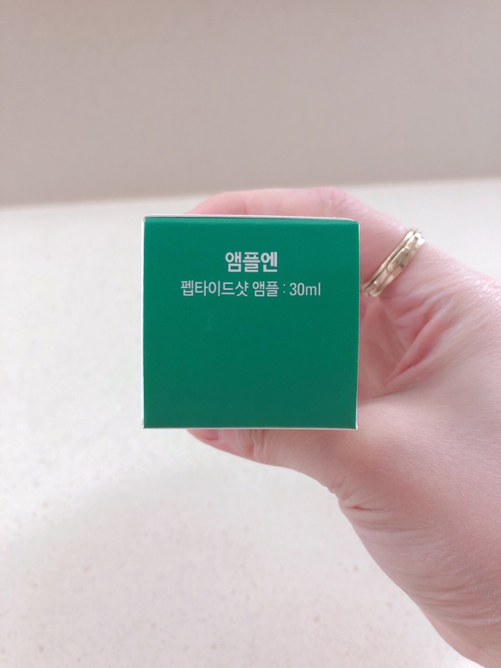 제가 사용한건 30ml 인데용 
대용량 100ml도 있어용!!
저는 처음에 30ml를 쟁여 놔서 아직 쓰고 있지만
쟁여놓은거 다쓰면 대용량 쟁여놓을거에욤 헤헤 